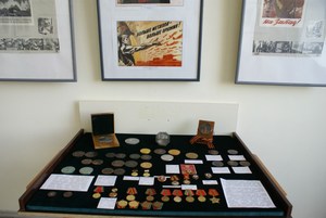 Выставка 9 мая стенд с медалями
